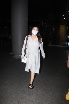 Alia Bhatt Pics: कैजुअल अंदाज में एयरपोर्ट पर स्पॉट हुईं आलिया भट्ट, थकी-थकी आईं नजर