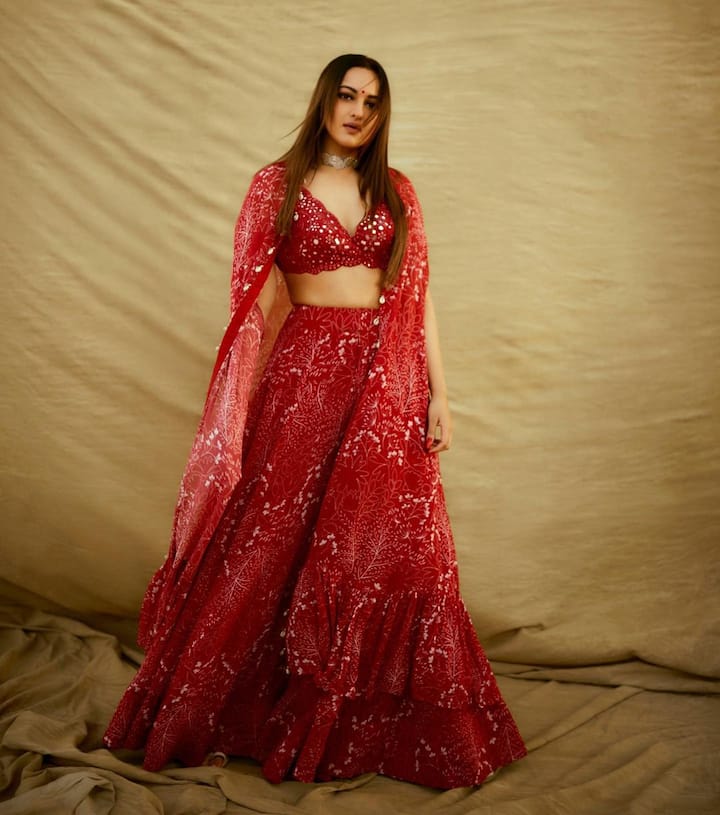 आता पुन्हा तिने तिचे नवे सिझलिंग फोटोशूट चाहत्यांसोबत शेअर केले आहे. (फोटो सौजन्य:aslisona/इंस्टग्राम)