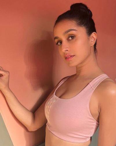 इन दिनों श्रद्धा कपूर के पास कई प्रोजेक्ट हैं और इसी सब को लेकर एक्ट्रेस ने बात की है. उनका मानना है कि वो जल्द ही बड़े पर्दे पर फैंस का मनोरंजन करती नजर आएंगी.