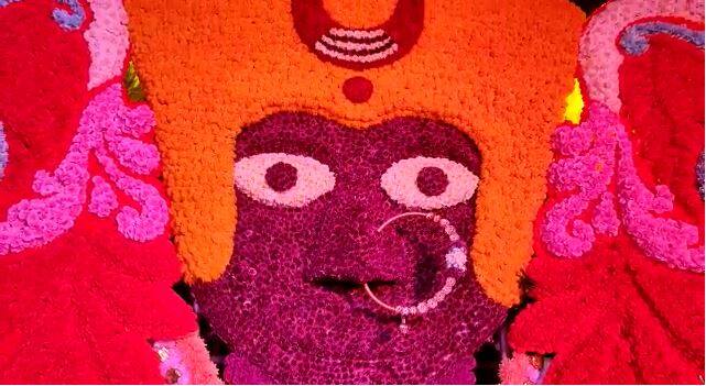 बिनखांबी गणेश मंदिरमार्गे वाहन रात्री बाराच्या सुमारास पुन्हा महाद्वारात आले आणि नगरप्रदक्षिणा पूर्ण झाली.