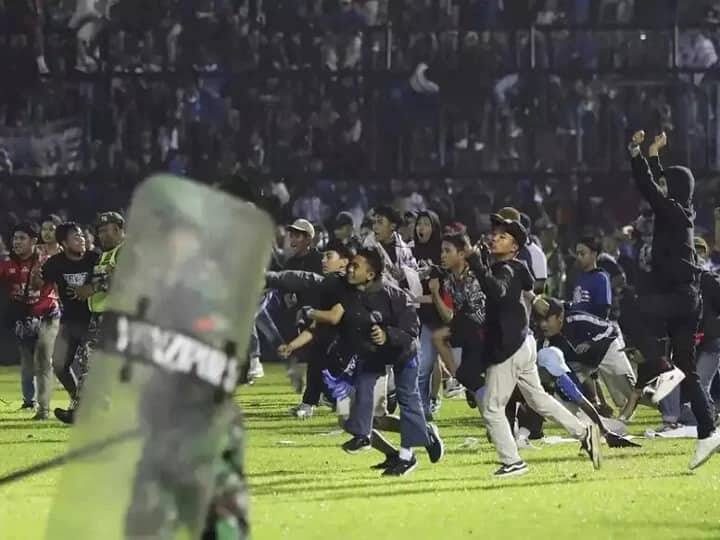 Indonesia Soccer Stampede Indonesia to demolish football stadium where crush killed 133 AFP News Agency Citing President Indonesia Stadium Stampede: इंडोनेशियातील फुटबॉल स्टेडियम उद्धवस्त करणार, जिथे चेंगराचेंगरीत शेकडो लोकांनी गमावला जीव