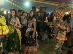 Navratri 2022: નવલાખાય લોબડીયાડીયું ભેળીયું માંડીયું મઢડે રાસ રમે.... જુઓ આઠમા નોરતાએ ખેલૈયાએ કેવી બોલાવી રમઝટ