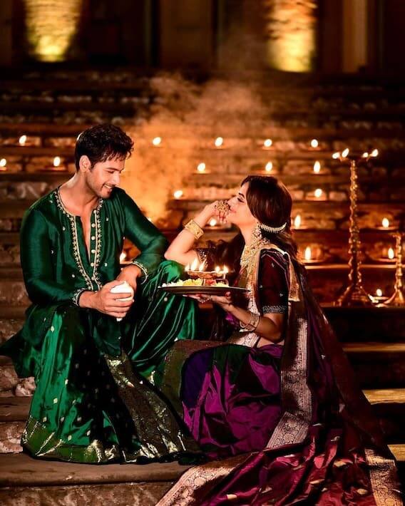 Nusrat Jahan On Durga Ashtami: ਮਸ਼ਹੂਰ ਬੰਗਾਲੀ ਅਦਾਕਾਰਾ ਨੁਸਰਤ ਜਹਾਂ ਸੋਸ਼ਲ ਮੀਡੀਆ 'ਤੇ ਕਾਫੀ ਐਕਟਿਵ ਰਹਿੰਦੀ ਹੈ। ਇਸ ਦੌਰਾਨ ਦੁਰਗਾ ਅਸ਼ਟਮੀ ਦੇ ਮੌਕੇ 'ਤੇ ਨੁਸਰਤ ਜਹਾਂ ਦੀਆਂ ਸ਼ਾਨਦਾਰ ਤਸਵੀਰਾਂ ਸਾਹਮਣੇ ਆਈਆਂ ਹਨ।