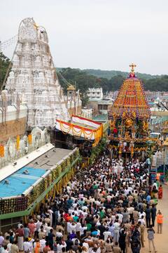 In Pics: బ్రహ్మోత్సవాల్లో మనోరథాన్ని అధిరోహించిన దేవదేవుడు, భక్తిశ్రద్ధలతో లాగిన భక్తులు