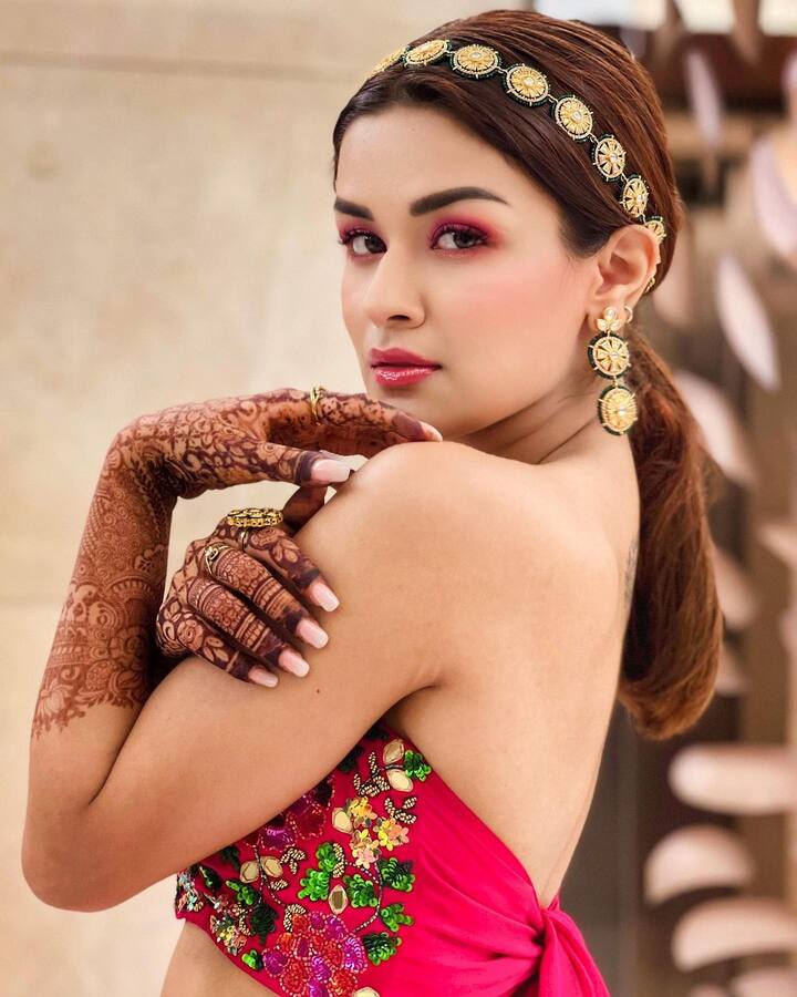 सध्या अवनीत तिच्या बॉलिवूड डेब्यूमुळे चर्चेत आहे. मात्र, चित्रपट रिलीज होण्यापूर्वीच अभिनेत्री तिच्या बोल्ड लूकमुळे चर्चेत येऊ लागली आहे. (फोटो सौजन्य :/avneetkaur_13/इंस्टाग्राम)