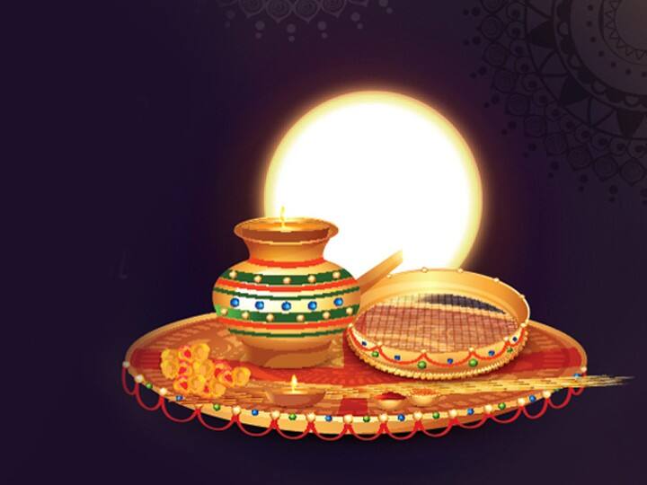 करवा चौथ का व्रत पत्नियां पति की दीर्धायु के लिए रखती हैं, लेकिन अगर पति-पत्नी के बीच पहले जैसा प्रेम नहीं बचा तो इस दिन 11 गोमती चक्र को लाल रंग की सिंदूर के डिब्बे में रखकर कहीं छुपा दें. मान्यता है इस टोटके से दांपत्य जीवन की कड़वाहट खत्म हो जाएगी.