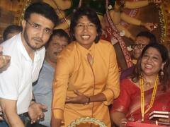 Photos: દુર્ગા પૂજામાં વેંકટેશ અય્યર અને KKR ના ખેલાડીઓએ કર્યો ડાન્સ, ગાંગુલી-ઝુલને પણ કરી પૂજા