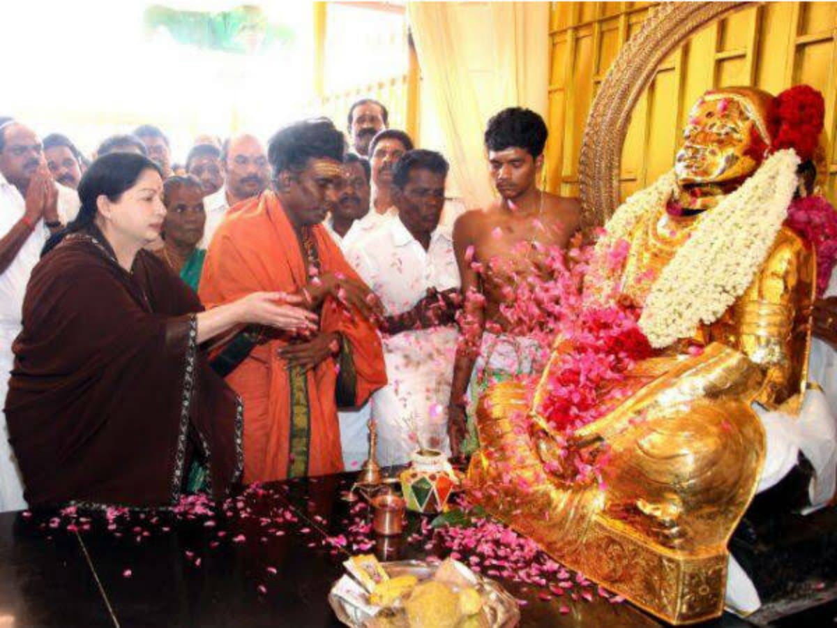 Madurai: முடிந்தது தேவர் ஜெயந்தி: மீண்டும் மதுரை வங்கியில் ஒப்படைக்கப்பட்ட தேவர் தங்க கவசம்!