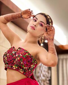 PHOTO : ‘तुम हुस्न परी...’ पाहा अवनीत कौरचा देसी अवतार!