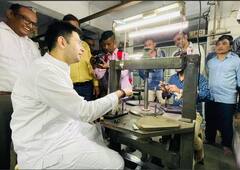 Raghav Chadha PHOTO: રાઘવ ચઢ્ઢાએ સુરતમાં ઘસ્યા હિરા, રસ્તા પર પાઉંભાજીનો સ્વાદ માણ્યો