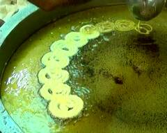 Dussehra 2022: અમદાવાદમાં એક દિવસ અગાઉ જ નીકળી ફાફડા-જલેબીની ડિમાન્ડ, લોકોએ લગાવી લાઇન, જુઓ તસવીરો