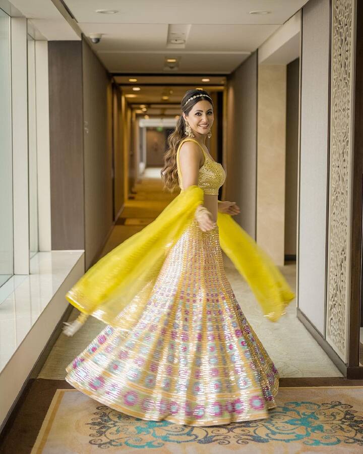 त्याचवेळी हिना खानचा बोल्ड अवतार सध्या धुमाकूळ घालत आहे. चला हिनाचा सिझलिंग अवतार पाहूया.(फोटो सौजन्य :realhinakhan/इंस्टाग्राम)