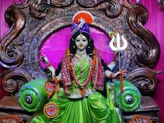 Durga Puja 2022: गोरखपुर में दुर्गा पूजा की धूम, मां दुर्गा के पंडालों पर उमड़ा आस्था का जनसैलाब, देखें-तस्वीरें
