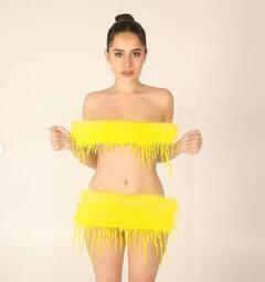 Urfi Javed Pics: ઉર્ફી જાવેદે ટ્રાન્સપરન્ટ કાંચ પાછળ કરાવ્યું હોટ ફોટોશૂટ, જુઓ તસવીરો