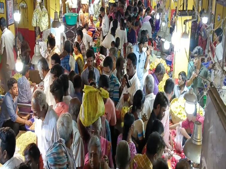 ayudha pooja and saraswathi pooja 2022 celebration on kanchipuram ”இனி எல்லாம் நலமே” : மீண்டு வந்த வியாபாரிகள்.. காஞ்சிபுரத்தில் மகிழ்ச்சியாக கொண்டாடப்படும் ஆயுத பூஜை..