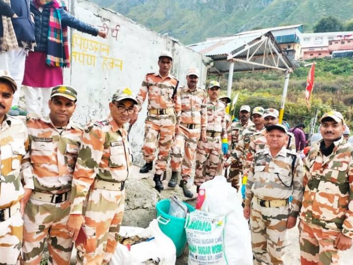 ऐसे होगा चयन: चयन प्रक्रिया में शारीरिक दक्षता परीक्षा, शारीरिक मानक परीक्षण, लिखित परीक्षा, दस्तावेजों का सत्यापन, विस्तृत चिकित्सा परीक्षा (डीएमई) / समीक्षा चिकित्सा परीक्षा (आरएमई) शामिल होगी. जिन उम्मीदवारों के आवेदन सही होंगे उन्हें भर्ती परीक्षा में शामिल होने के लिए एडमिट कार्ड दिया जाएगा.