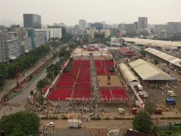 गर्दी जमविण्यासाठी दोन्ही बाजूने संपूर्ण ताकद पणाला लावण्यात आली आहे.