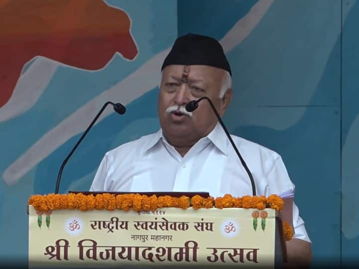 RSS Shastra Puja: RSS Chief Mohan Bhagwat performed weapon worship in Nagpur, said- we are being heard all over the world Vijayadashmi: RSSના વડા મોહન ભાગવતે નાગપુરમાં કરી શસ્ત્ર પૂજા, વસ્તી અસંતુલનનો કર્યો ઉલ્લેખ - જાણો શું કહ્યું