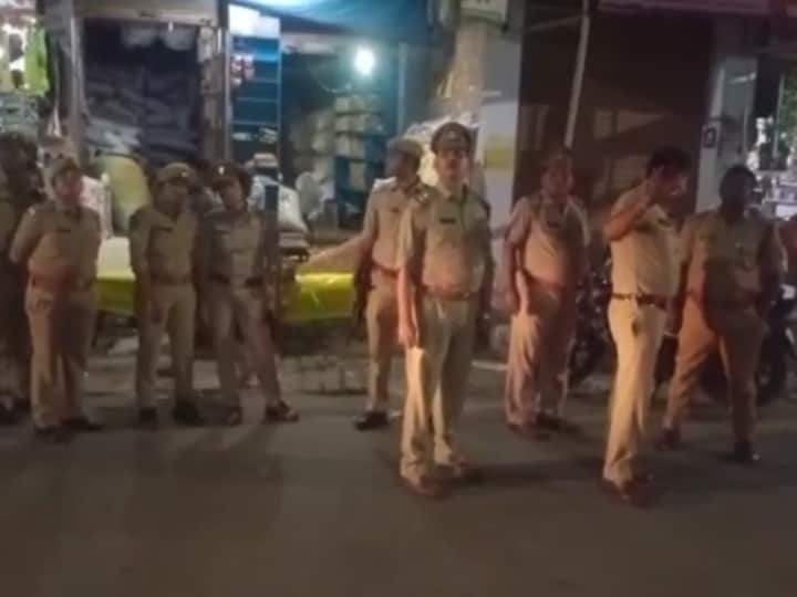 Auraiya Uttar Pradesh Administration alert regarding Dussehra Vijayadashami festivals SP Deputy SP patrolled ANN Auraiya News: त्यौहारों को लेकर हाई अलर्ट पर प्रशासन, एसपी और डिप्टी एसपी समेत भारी पुलिस बल ने किया गश्त