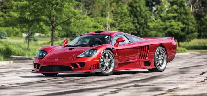 Saleen S7 Twin-Turbo : इस कार की टॉप-स्पीड 399 kmph की है और इस कार का इंजन 750 hp की पावर जेनरेट करता है.