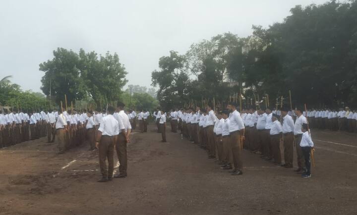 विजयादशमी निमित्त पुण्यात राष्ट्रीय स्वयंसेवक संघातर्फे पथसंचलन करण्यात आलं.