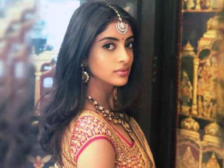 Navya Naveli Nanda shared a video from her Bijoya Dashami celebrations Durga Puja 2022: मां के पंडाल में पहुंचीं अमिताभ बच्चन की पोती नव्या नवेली नंदा, बंगाली कल्चर देख हैरान हुए फैंस