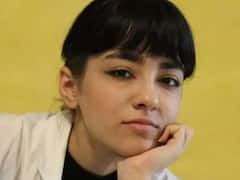 ईरान में हिजाब का विरोध कर रही निका शकरामी के शव को सुरक्षा बलों ने जबरन गांव में दफनाया