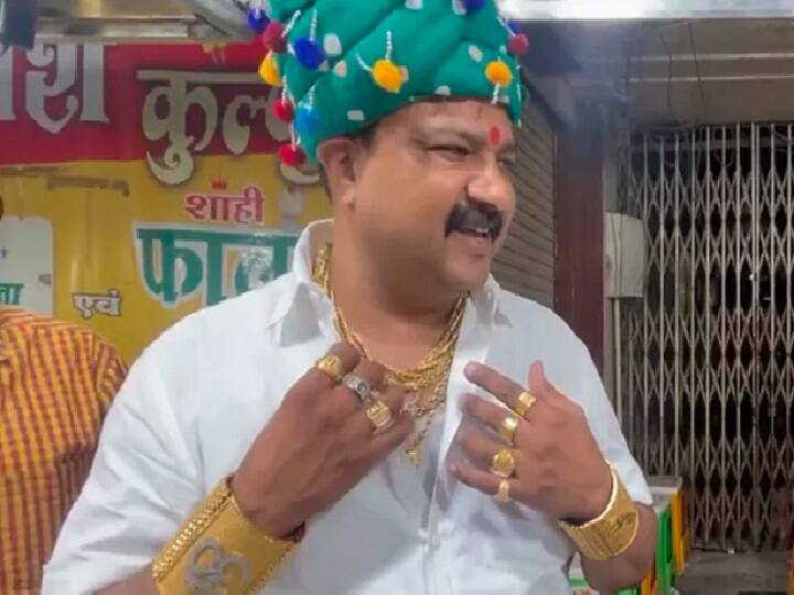 Kulfi Point : ஒரே கடையில் குல்பியும்.. தங்கமும்.. நீங்க நினைக்கிற மாதிரி இல்ல.. இது வேற மாரி.. This Indore Shop Has Both Gold And Kulfi. But It's Not What You Think Kulfi Point : ஒரே கடையில் குல்பியும்.. தங்கமும்.. நீங்க நினைக்கிற மாதிரி இல்ல.. இது வேற மாரி..