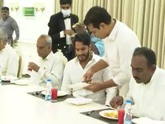 In Pics: ప్రగతి భవన్‌లో అతిథులకు అల్పాహార విందు, ‘జాగ్వార్‌’కు ఇడ్లీ వడ్డించిన కేటీఆర్