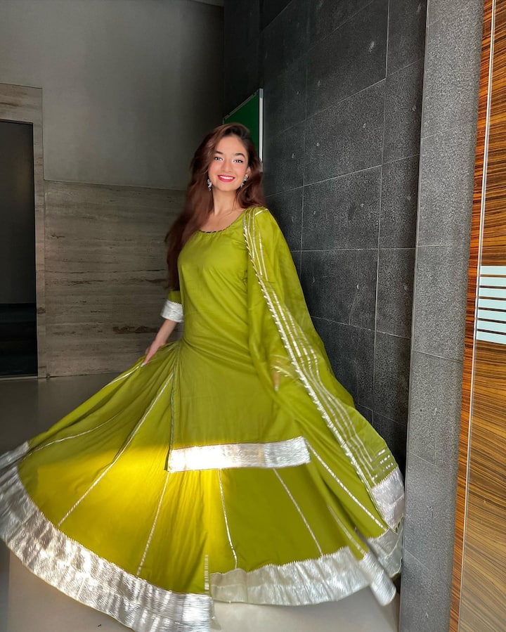 आता पुन्हा तिने तिच्या लेटेस्ट फोटोशूटची झलक दाखवली आहे.(फोटो सौजन्य:anushkasen0408/इंस्टाग्राम)