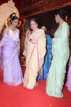 Durga Puja 2022: আরব সাগরের তীরে দুর্গোৎসব, নর্থ বোম্বের পুজোয় রানির সঙ্গে যোগ দিলেন পত্রলেখা