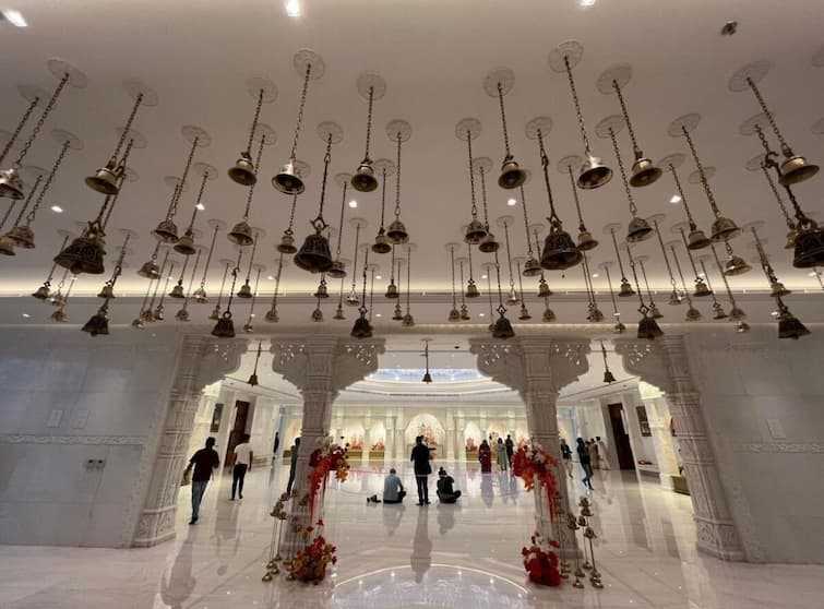 UAE’s Minister of Tolerance inaugurated Dubai’s stunning and new Hindu Mandir on Dussehra festival Hindu Temple in Dubai: દશેરાના અવસરે દુબઈમાં પ્રથમ હિન્દુ મંદિરનું ઉદ્ધાટન કરાયું, જાણો મંદિરની તમામ વિગતો