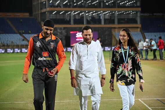 In Photos: क्रिकेट ग्राउंड पर नामी प्लेयर्स के साथ दिखीं सीएम गहलोत की पोती, फोटो सोशल मीडिया पर वायरल