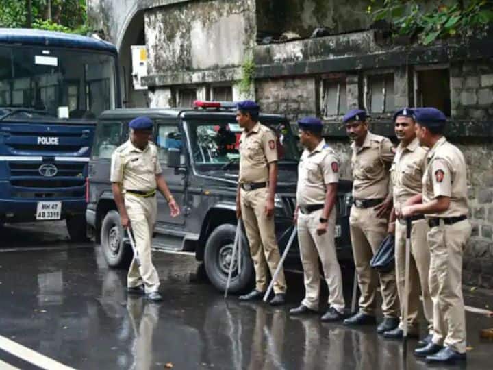 Mumbai: Police made special arrangements for separate Dussehra rally of Uddhav Thackeray and Eknath Shinde faction today, know - here Dussehra Rally: मुंबई में आज दोनों दशहरा रैलियों के लिए पुलिस ने किए खास इंतजाम, जानिए- कहां लगी कितनी फोर्स