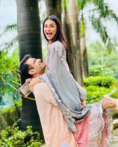 Eijaz-Pavitra Engagement: एजाज खान ने खास अंदाज में पवित्रा पुनिया को शादी के लिए किया प्रपोज, एक्ट्रेस ने शर्माते हुए दिया जवाब