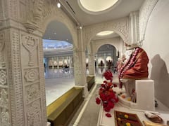 Hindu Temple in Dubai: દુબઈમાં બન્યું છે પ્રથમ હિન્દુ મંદિર, જુઓ ભવ્ય મંદિરની અંદરની તસવીરો