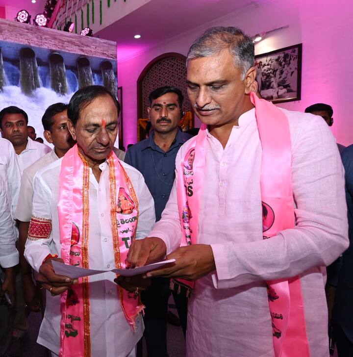 సమావేశానికి ఎమ్మెల్యేలతో పాటు పార్లమెంట్ సభ్యులు, జిల్లా పరిషత్ అధ్యక్షులు సహా 283 మంది కీలక ప్రతినిధులు భేటీకి హాజరయ్యారు.