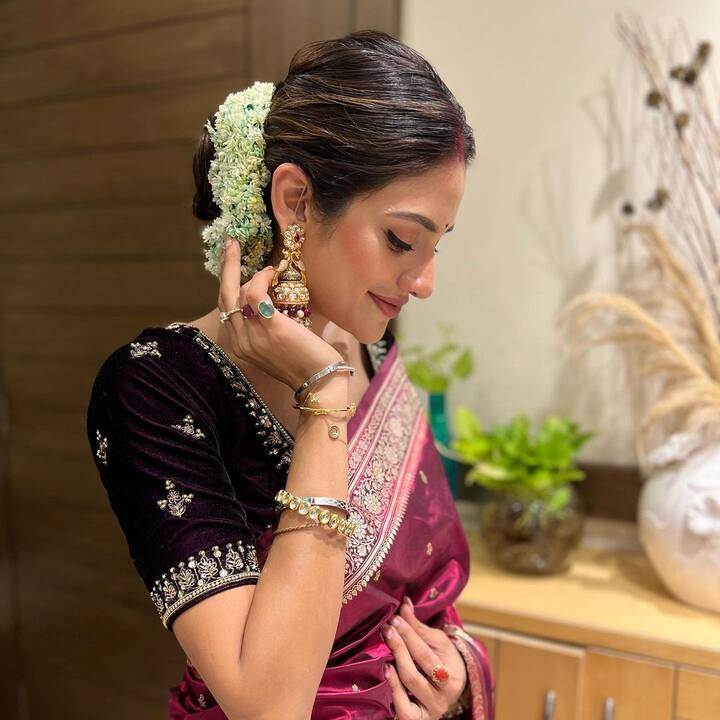 नुसरत ने राजनीतिक क्षेत्र में भी अपनी एक अलग पहचान हासिल की है. हालांकि ग्लैमर इंडस्ट्री से उनका पुराना नाता है.