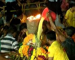 Rupal Palli : રૂપાલમાં વહેલા વાગી ઘીની નદીઓ, પલ્લીમાં હજારો કિલો ઘીનો અભિષેક, જુઓ તસવીરો