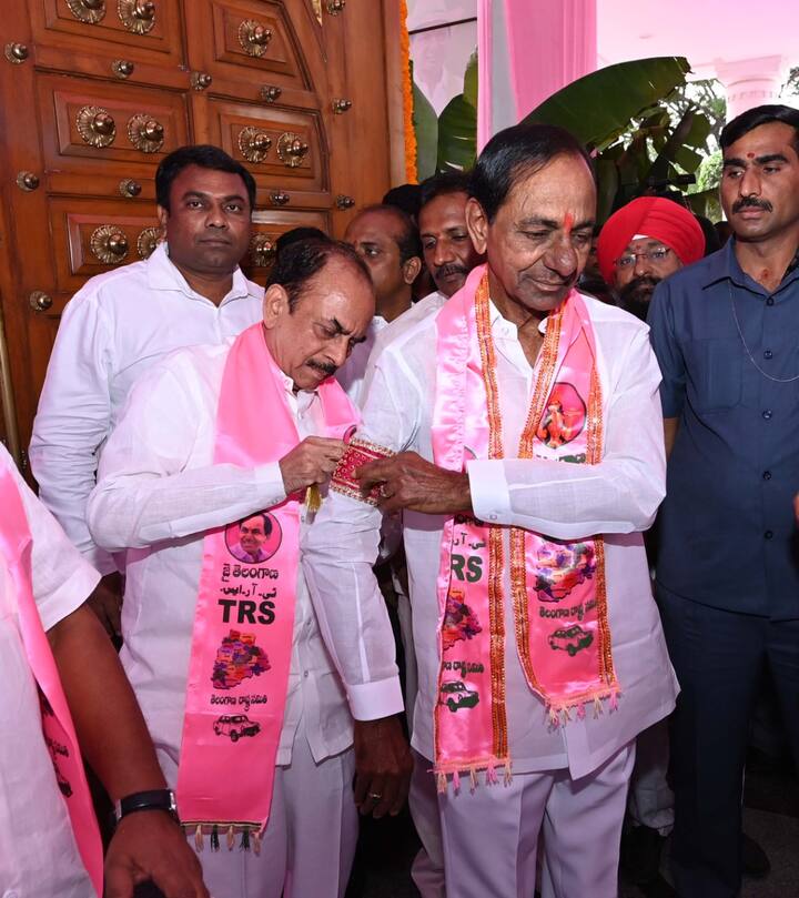 సమావేశానికి ఎమ్మెల్యేలతో పాటు పార్లమెంట్ సభ్యులు, జిల్లా పరిషత్ అధ్యక్షులు సహా 283 మంది కీలక ప్రతినిధులు భేటీకి హాజరయ్యారు.