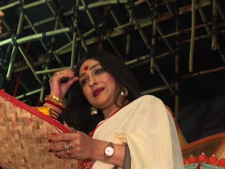 দেবীবরণের পর ঋতুপর্ণা সেনগুপ্ত। অন্যরূপে, অন্য মেজাজে অভিনেত্রী।