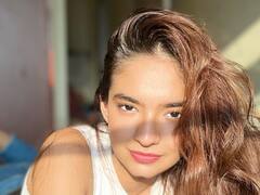 PHOTO: बेडवर पडून अनुष्का सेनने दिली बोल्ड पोज, चाहते घायाळ!