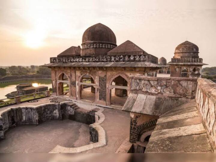 Madhya Pradesh Mandu tourism visit once Mandu Tourism: मांडू नहीं देखा तो क्या देखा? इससे अद्भुत कुछ भी नहीं, एक बार आएंगे तो हो जाएंगे खूबसूरती के कायल