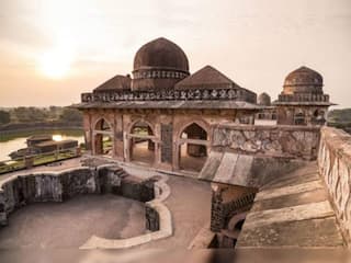 Mandu Tourism: मांडू नहीं देखा तो क्या देखा? इससे अद्भुत कुछ भी नहीं,  एक बार आएंगे तो हो जाएंगे खूबसूरती के कायल