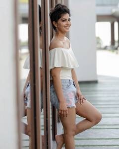 Varalaxmi Sarathkumar : கண்ணழகா காலழகா... வரலட்சுமியின் லேட்டஸ்ட் க்ளிக்ஸ்!