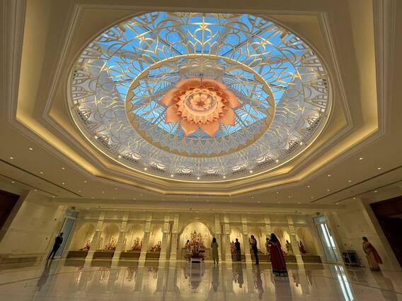Hindu Temple In Dubai: దుబాయ్‌లో గ్రాండ్‌గా హిందూ దేవాలయం ప్రారంభం