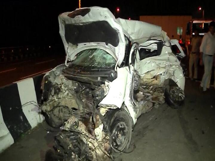 Worli Sea Link Accident : वांद्रे-वरळी सी लिंकवर भीषण अपघात झाला आहे. या अपघतात बारा  जण जखमी झाले आहेत.