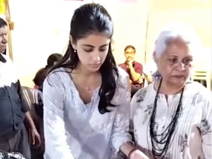 Navya Nanda Gives A Glimpse Of Her Durga Puja Celebration Navya Nanda Gives A Glimpse Of Her Durga Puja Celebration