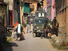 जम्मू कश्मीर के पुलवामा में सिपाही से दुर्घटनावश चली गोली, आम नागरिक की मौत