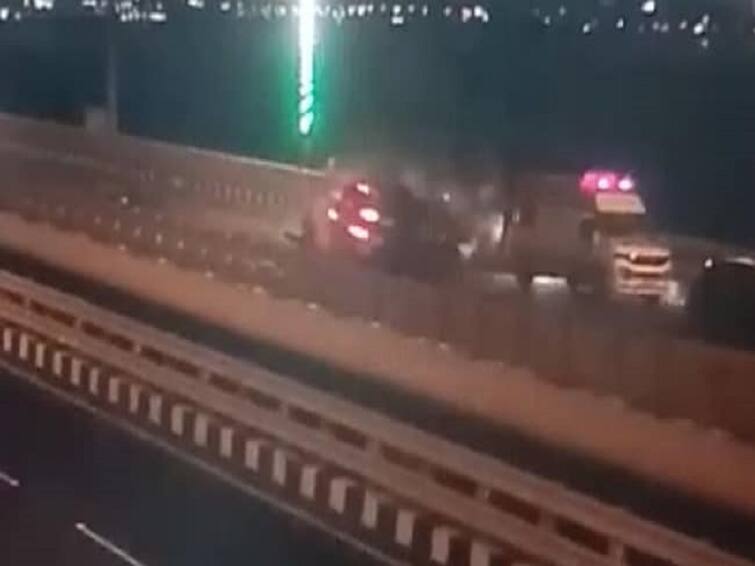 On Camera Horrific Crash On Mumbai Bandra Worli Sea Link 5 Dead மேம்பாலத்தில் இருவேறு கோர விபத்து... 5 பேர் பலி - வெளியான பகீர் வீடியோ
